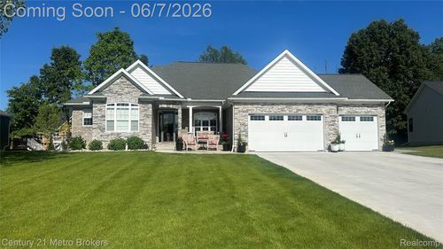 16437 Sleepy Hollow Dr, Fenton, MI, 48430-0020 | Card Image