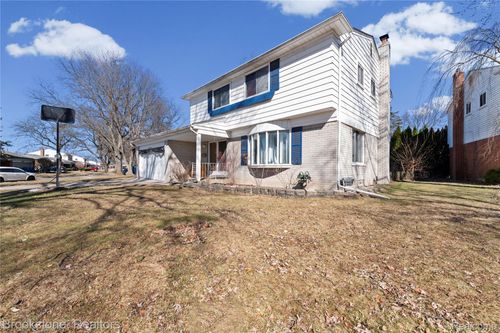 29434 Walker Dr, Warren, MI, 48092-2261 | Card Image