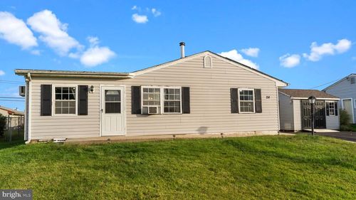 24 Chestnut Ln, LEVITTOWN, PA, 19055-1628 | Card Image