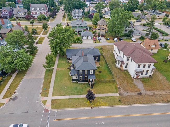 390 W Muskegon Ave, House other with 5 bedrooms, 4 bathrooms and null parking in Muskegon MI | Image 39