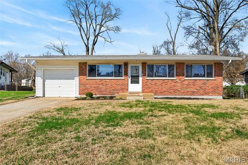655 Loyola Dr, Florissant, MO, 63031-7231 | Card Image