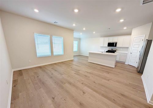 2917 Ember Dr, Yukon, OK, 73099-4253 | Card Image