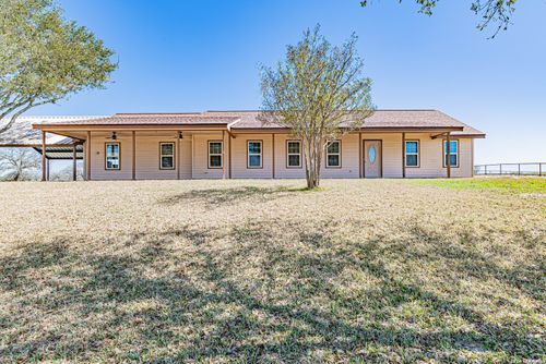 914 Ridge Ln, La Vernia, TX, 78121-5104 | Card Image