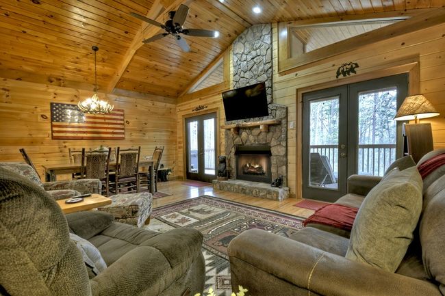 48 Logan Dr, Home with 3 bedrooms, 3 bathrooms and null parking in Mineral Bluff GA | Image 12