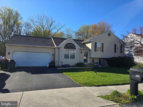 485 Crossing Way, MANCHESTER, PA, 17345-1542 | Card Image