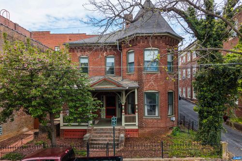 10 N Market St, Staunton, VA, 24401-4392 | Card Image