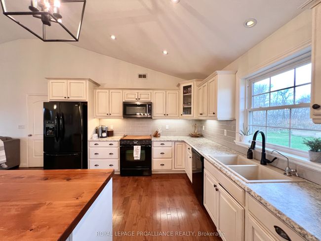 1575 Crookston Rd, House other with 5 bedrooms, 3 bathrooms and 10 parking in Tweed ON | Image 11