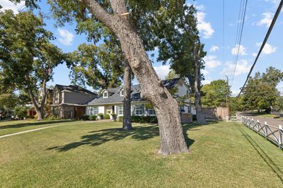 View of front facade with a front lawn | Image 2