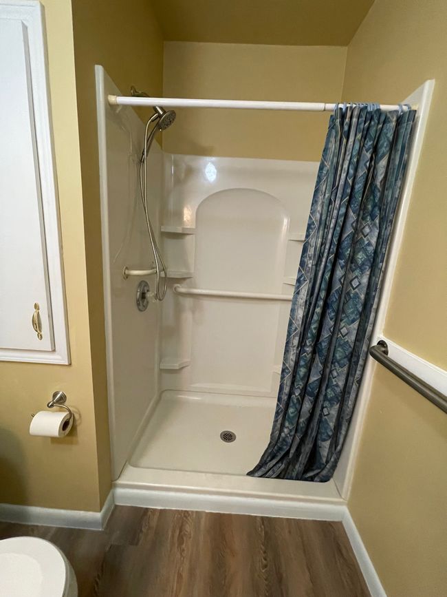 Bathroom 1 | Image 24