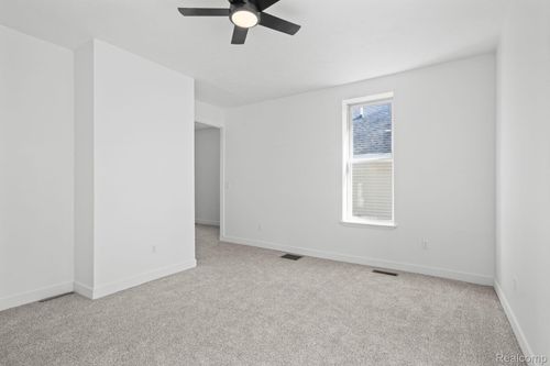 9 S West St, Hillsdale, MI, 49242-1830 | Card Image