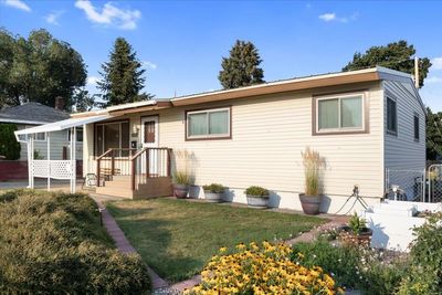 2408 N Rebecca St, Home with 3 bedrooms, 2 bathrooms and null parking in Spokane WA | Image 3