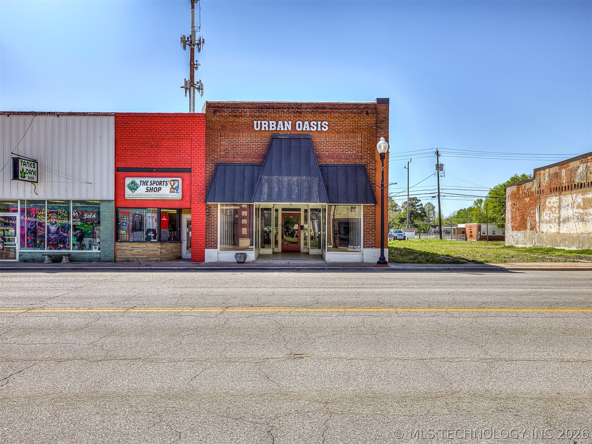 206 E Rogers Blvd, Skiatook, OK 74070