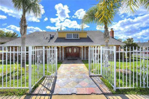 19720 Vintage St, Chatsworth, CA, 91311-3549 | Card Image