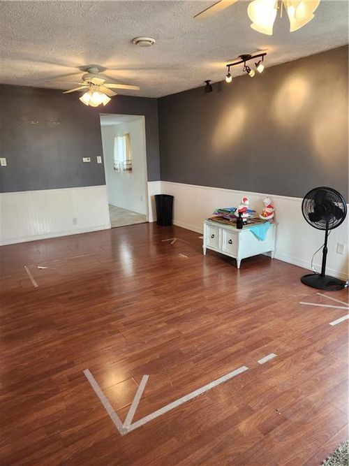 222 E Elm St, Cowden, IL, 62422-1058 | Card Image