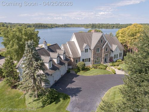 4334 Terra Ridge Dr, Milford, MI, 48381-3860 | Card Image