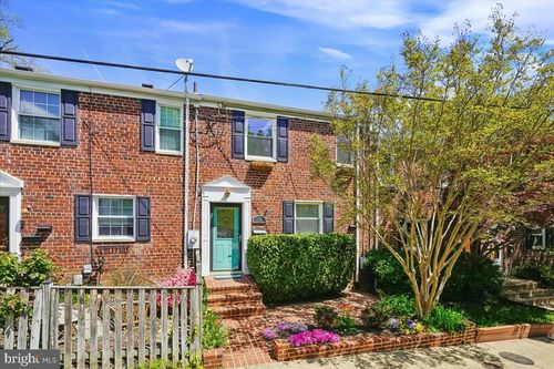 215 Burgess Ave, ALEXANDRIA, VA, 22305-1904 | Card Image