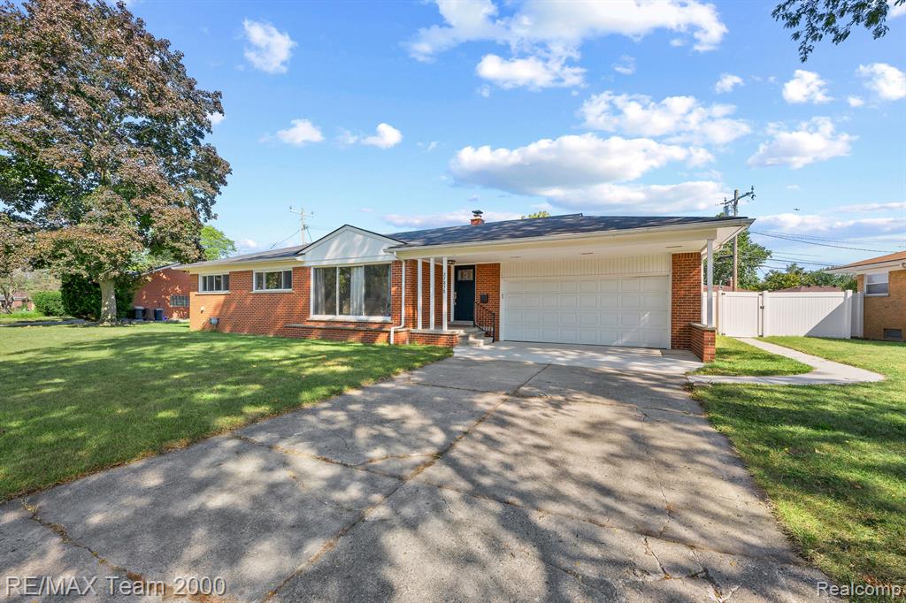 Lyndon St, Livonia, MI 48154