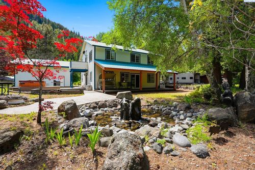 81 Pine Cliff Dr, Naches, WA, 98937-9137 | Card Image