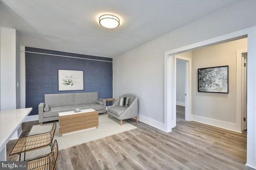 1b-117-4247 Locust St, PHILADELPHIA, PA, 19104-5252 | Card Image