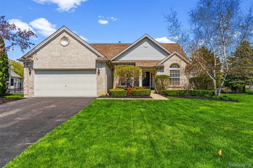 4092 Autumn Wood Dr, Fenton, MI, 48430-9139 | Card Image