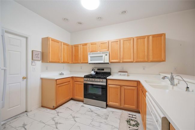 4209 Cascade Falls Dr, House other with 2 bedrooms, 2 bathrooms and null parking in SARASOTA FL | Image 14