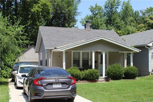 24 78th Ter, Kansas City, MO, 64114-1830 | Card Image