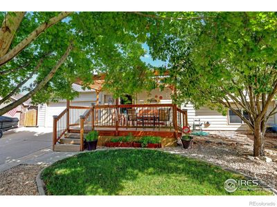 Deck and front yard | Image 3