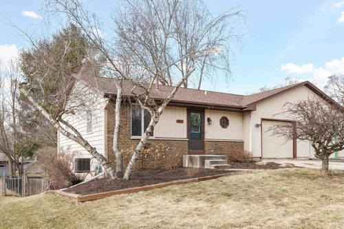 423 N Wright Rd, Janesville, WI, 53546-1903 | Card Image