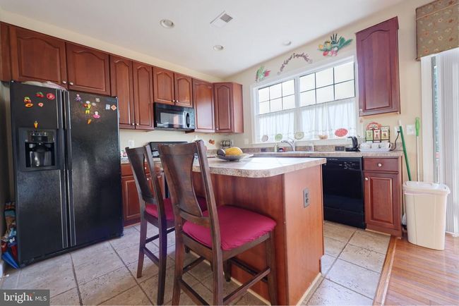 8182 Cobble Pond Way, Townhouse with 4 bedrooms, 3 bathrooms and null parking in MANASSAS VA | Image 21
