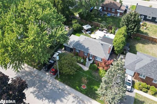 2105 Maplewood Dr, Burlington, ON, L7R2C6 | Card Image