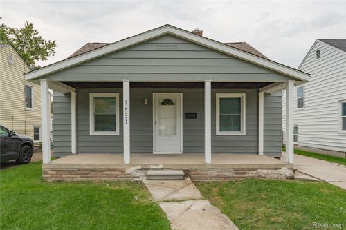 22071 Rausch Ave, Eastpointe, MI, 48021-2539 | Card Image