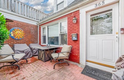 365 E Walnut St, Long Beach, NY, 11561-3618 | Card Image