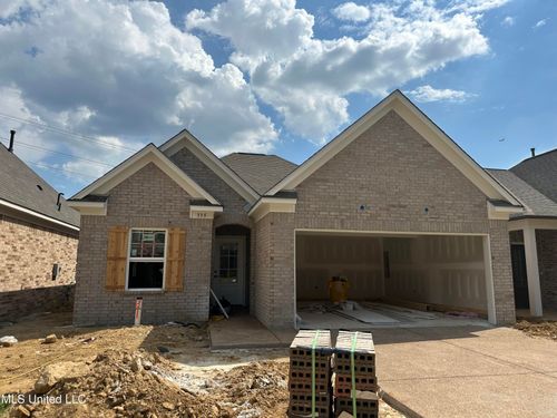 335 Flower Garden Dr, Southaven, MS, 38671-1049 | Card Image