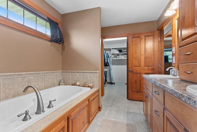 217 Hidden Ridges Way, House other with 4 bedrooms, 4 bathrooms and null parking in COMBINED LOCKS WI | Image 44