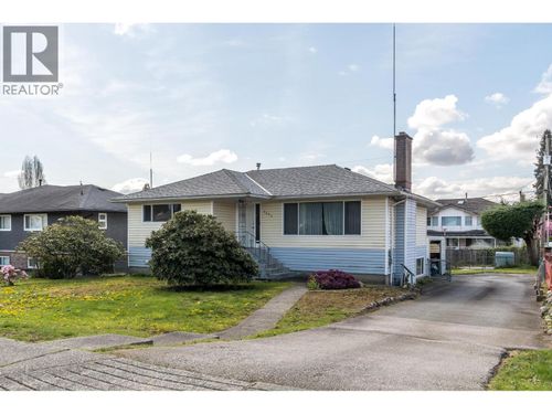 6664 Charles Street, Burnaby, BC, V5B2H1 | Card Image