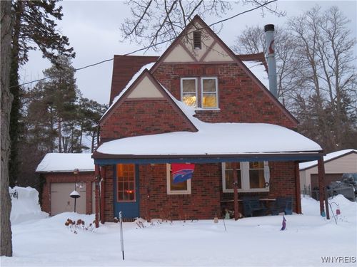 5669 East Ln, Lake View, NY, 14085-9629 | Card Image