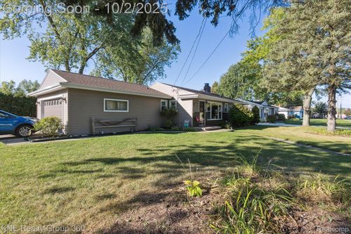 12375 Hillcrest Dr, Grand Blanc, MI, 48439-1820 | Card Image
