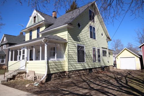 114 W Park St, Vicksburg, MI, 49097-1330 | Card Image