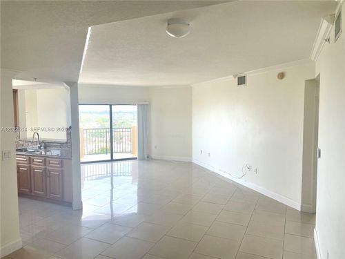 1002-4242 Nw 2nd St, Miami, FL, 33126-5484 | Card Image