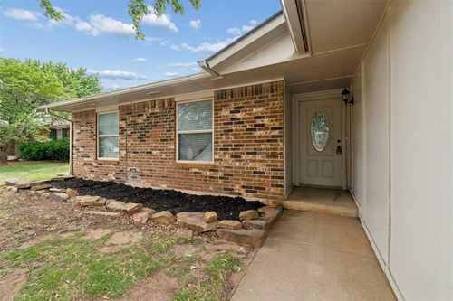 967 Heritage Mansion, Yukon, OK, 73099-2124 | Card Image