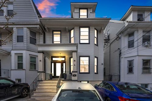 11 50th St, Weehawken, NJ, 07086-7205 | Card Image