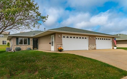 1821 Clubhouse Dr Ne, Stewartville, MN, 55976-1104 | Card Image