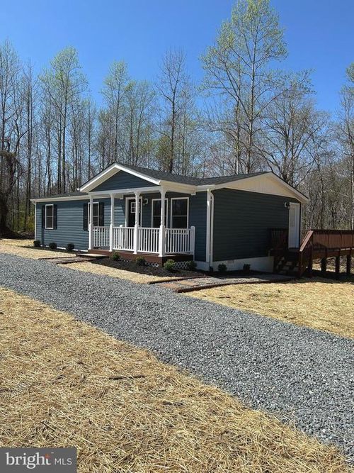 931 Light St, Heathsville, VA, 22473-3910 | Card Image