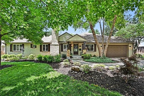 6134 Howe Dr, Fairway, KS, 66205-3450 | Card Image