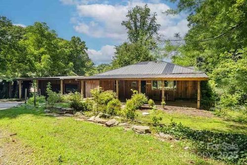 18 Oak Dr, Maggie Valley, NC, 28751-7687 | Card Image