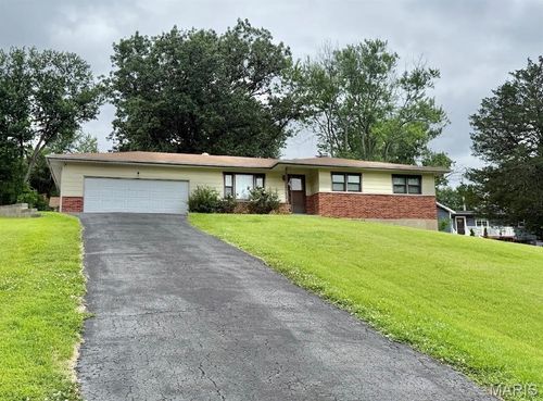 7127 Becker Rd, Oakville, MO, 63129-5680 | Card Image