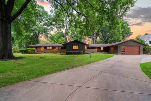 319 Saint Nick Dr, Memphis, TN, 38117-4117 | Card Image