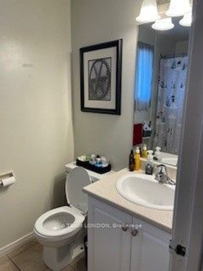 34 - 35 Waterman Ave, Condo with 3 bedrooms, 2 bathrooms and 1 parking in London ON | Image 5