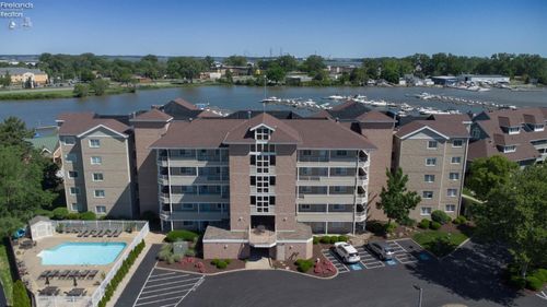 31 Marina Point Dr, Sandusky, OH, 44870-6507 | Card Image
