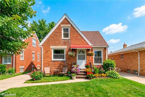 3202 Parklane Dr, Parma, OH, 44134-3426 | Card Image